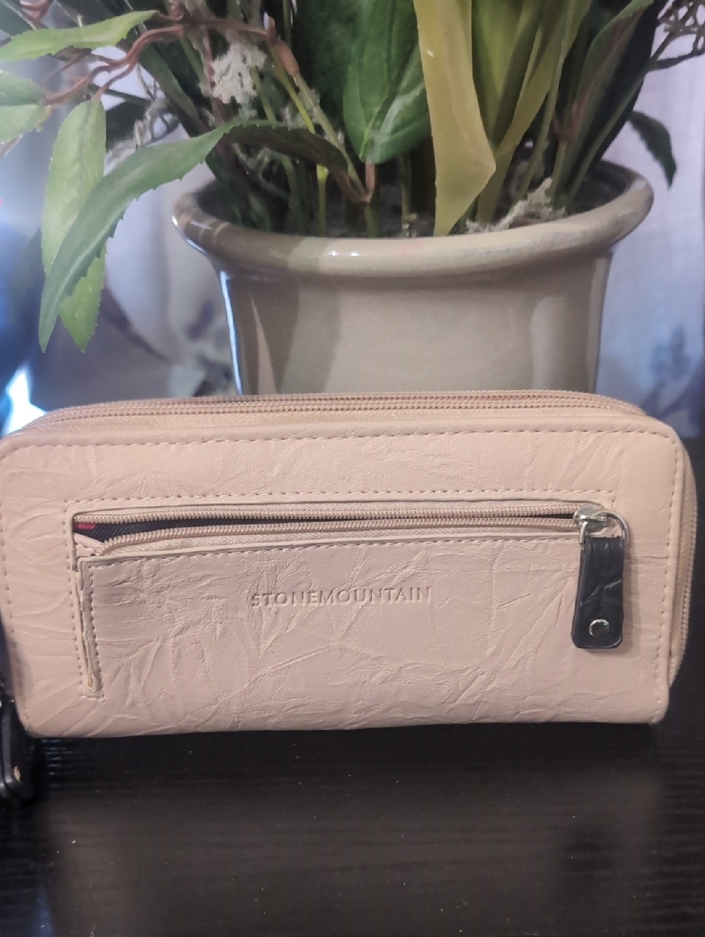Stone Mountain Accessories Women's Zip Wallet in Light Pink